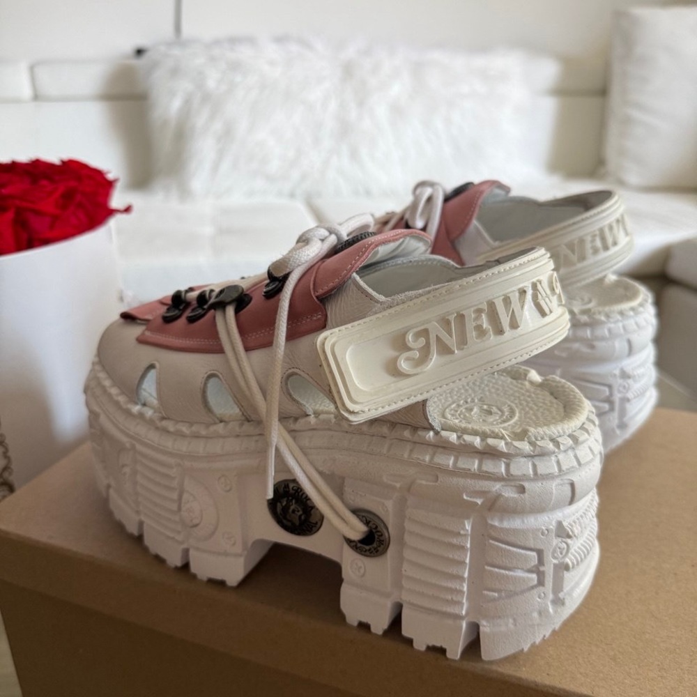 Stylish White and Pink Platform Sandals - Picture 3 of 4